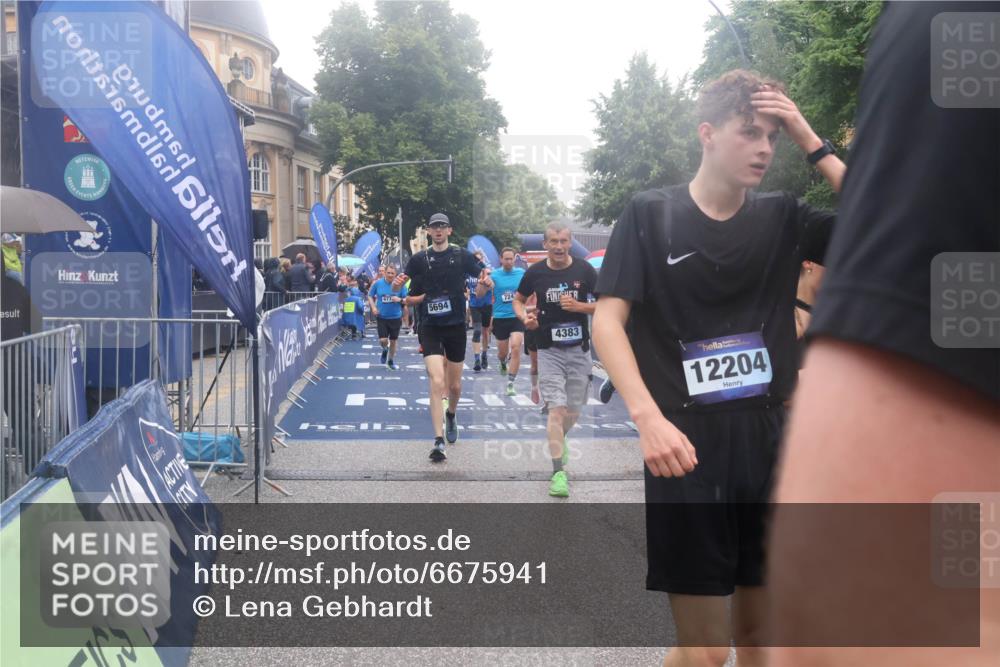 30.06.2024 - hella hamburg halbmarathon Lena Gebhardt http://msf.ph/oto/6675941 30.06.2024 11:44:41 Ziel 771, 867, 1930, 2161, 4383, 4883, 5694, 6057, 6168, 6341, 6771, 7247, 7486, 8373, 9526, 9542, 10553, 11452, 11828, 12204, 13147 meine-sportfotos.de