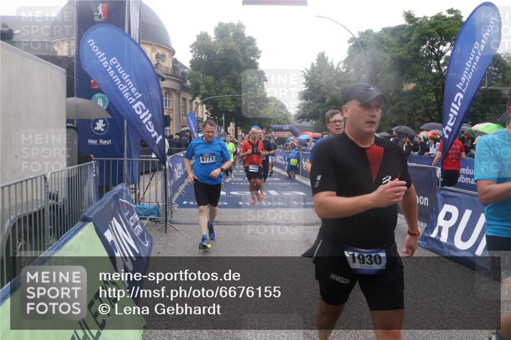 30.06.2024 - hella hamburg halbmarathon Lena Gebhardt http://msf.ph/oto/6676155 30.06.2024 11:44:45 Ziel 771, 867, 1314, 1930, 2929, 3664, 3665, 4383, 4883, 5694, 5723, 5838, 6168, 6341, 6503, 6771, 7203, 7247, 7486, 8254, 8373, 8420, 8549, 9136, 9526, 9542, 11652, 11666, 11775, 11828, 13147 meine-sportfotos.de