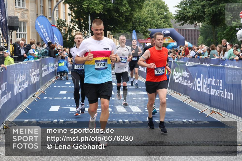 30.06.2024 - hella hamburg halbmarathon Lena Gebhardt http://msf.ph/oto/6676280 30.06.2024 10:40:07 Ziel 717, 1421, 1602, 2752, 3461, 4295, 4580, 7137, 7402, 7593, 8087, 8933, 9743, 10131, 10216, 10684, 10693, 10973, 12203, 12213, 12329 meine-sportfotos.de
