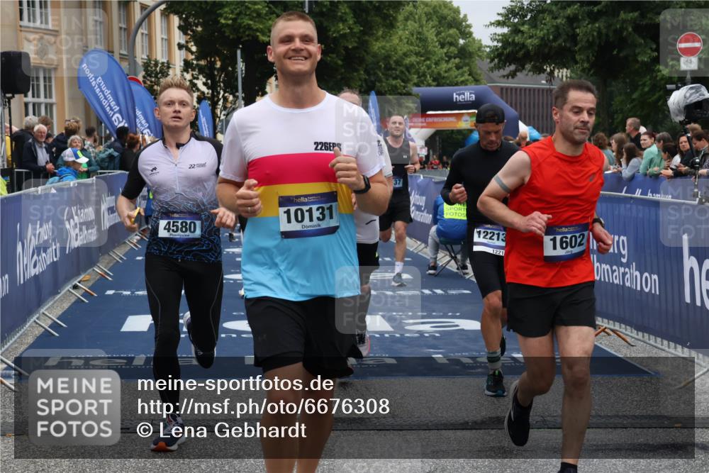 30.06.2024 - hella hamburg halbmarathon Lena Gebhardt http://msf.ph/oto/6676308 30.06.2024 10:40:08 Ziel 717, 1421, 1602, 2752, 3461, 4295, 4580, 7137, 7402, 7593, 8087, 8933, 9743, 10131, 10216, 10693, 10973, 12203, 12213, 12329 meine-sportfotos.de