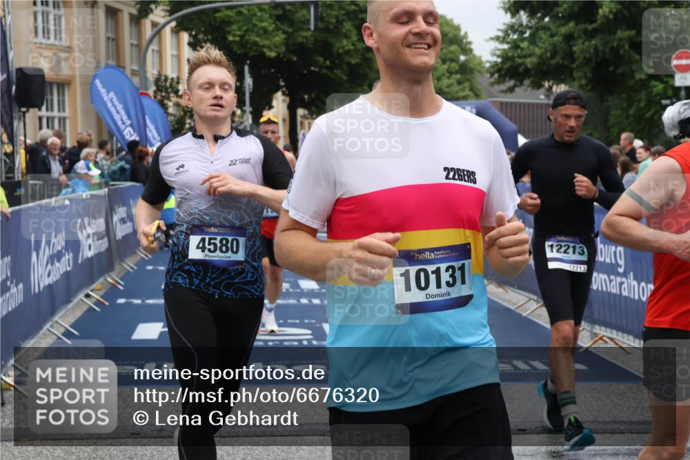 30.06.2024 - hella hamburg halbmarathon Lena Gebhardt http://msf.ph/oto/6676320 30.06.2024 10:40:09 Ziel 717, 1421, 1602, 3461, 4295, 4580, 7137, 7402, 7537, 7593, 8087, 8933, 9743, 10131, 10216, 10693, 10973, 12203, 12213, 12329 meine-sportfotos.de