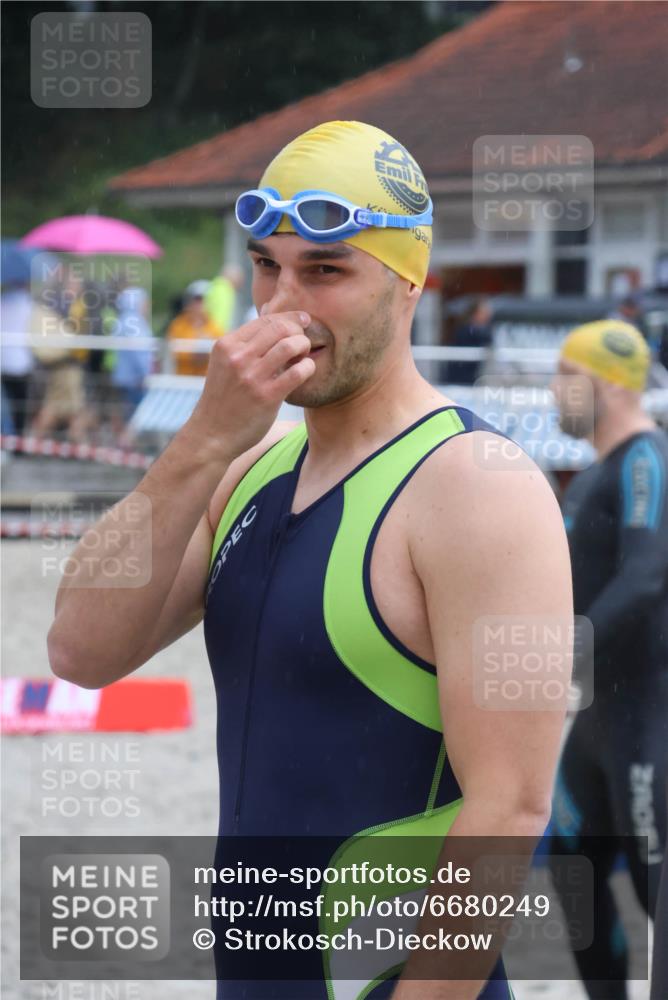 04.08.2024 - OstseeMan Strokosch-Dieckow http://msf.ph/oto/6680249 04.08.2024 06:49:46 Bevor dem Schwimmen  meine-sportfotos.de