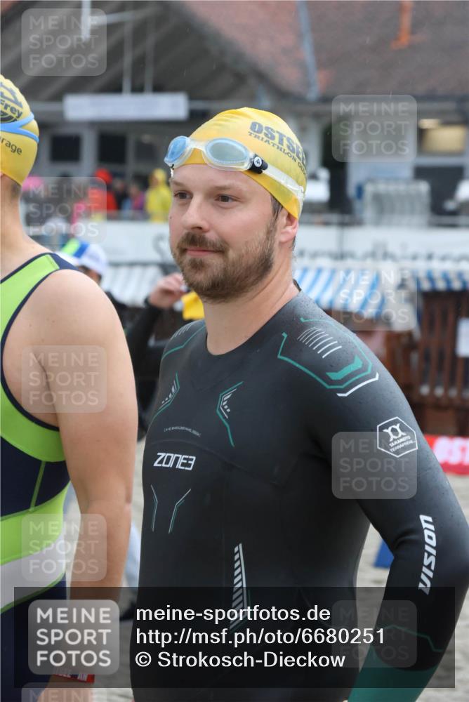 04.08.2024 - OstseeMan Strokosch-Dieckow http://msf.ph/oto/6680251 04.08.2024 06:49:54 Bevor dem Schwimmen  meine-sportfotos.de
