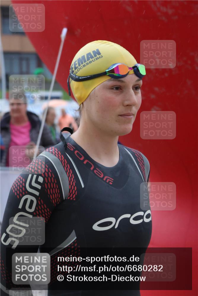 04.08.2024 - OstseeMan Strokosch-Dieckow http://msf.ph/oto/6680282 04.08.2024 06:50:36 Bevor dem Schwimmen  meine-sportfotos.de