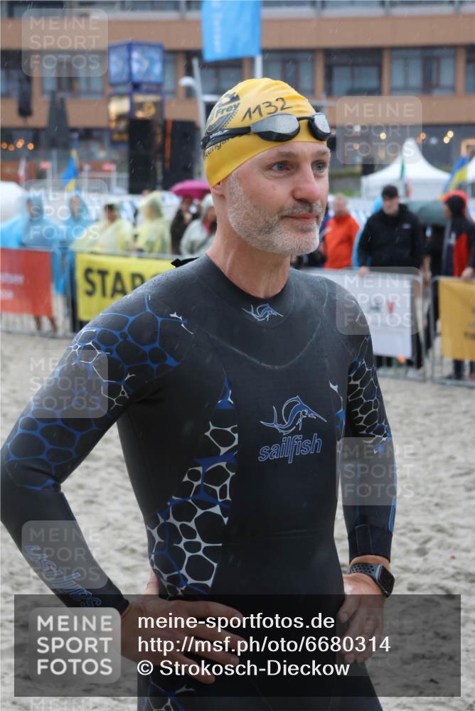 04.08.2024 - OstseeMan Strokosch-Dieckow http://msf.ph/oto/6680314 04.08.2024 06:51:30 Bevor dem Schwimmen  meine-sportfotos.de