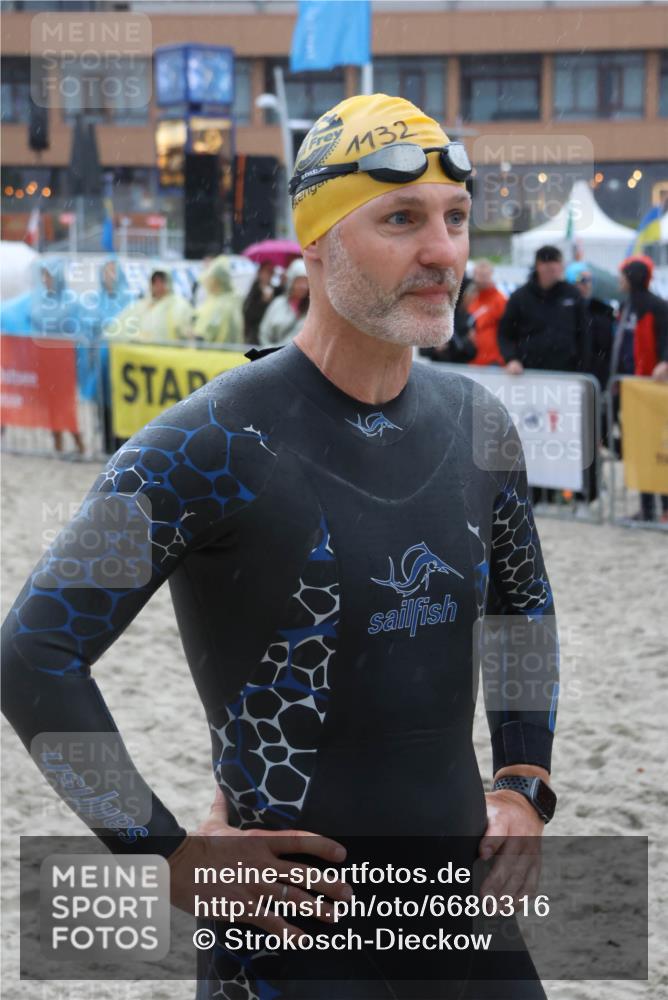 04.08.2024 - OstseeMan Strokosch-Dieckow http://msf.ph/oto/6680316 04.08.2024 06:51:30 Bevor dem Schwimmen  meine-sportfotos.de