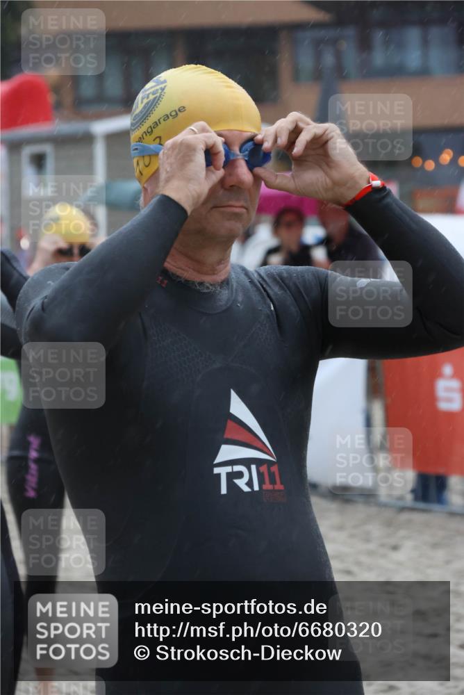 04.08.2024 - OstseeMan Strokosch-Dieckow http://msf.ph/oto/6680320 04.08.2024 06:51:50 Bevor dem Schwimmen  meine-sportfotos.de