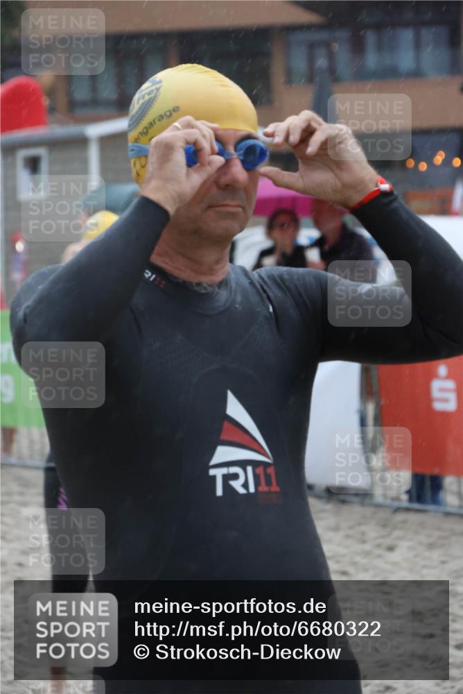 04.08.2024 - OstseeMan Strokosch-Dieckow http://msf.ph/oto/6680322 04.08.2024 06:51:50 Bevor dem Schwimmen  meine-sportfotos.de
