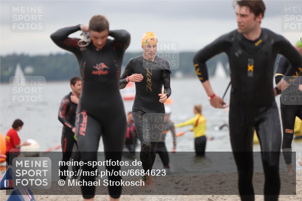 04.08.2024 - OstseeMan Michael Strokosch http://msf.ph/oto/6684623 04.08.2024 10:17:43 Schwimmen 493, 573, 612, 633, 679, 680, 749, 786, 937, 957 meine-sportfotos.de