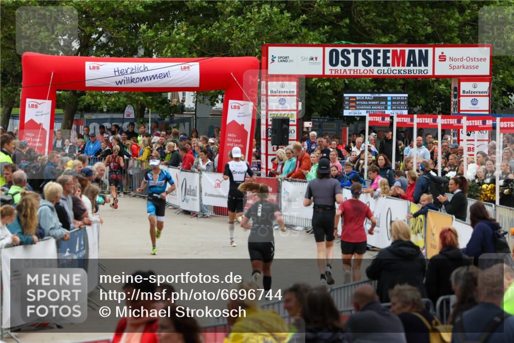04.08.2024 - OstseeMan Michael Strokosch http://msf.ph/oto/6696744 04.08.2024 13:53:54 Laufen 289, 343, 353, 390, 400, 437, 502, 602, 662, 695, 768, 769, 772, 856, 871, 1167, 1200, 1206, 1210, 1235 meine-sportfotos.de