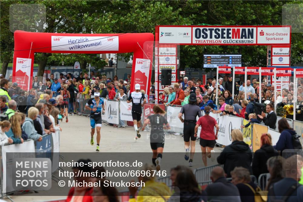 04.08.2024 - OstseeMan Michael Strokosch http://msf.ph/oto/6696746 04.08.2024 13:53:54 Laufen 289, 343, 353, 390, 400, 437, 502, 602, 662, 695, 768, 769, 772, 856, 871, 1167, 1200, 1206, 1210, 1235 meine-sportfotos.de