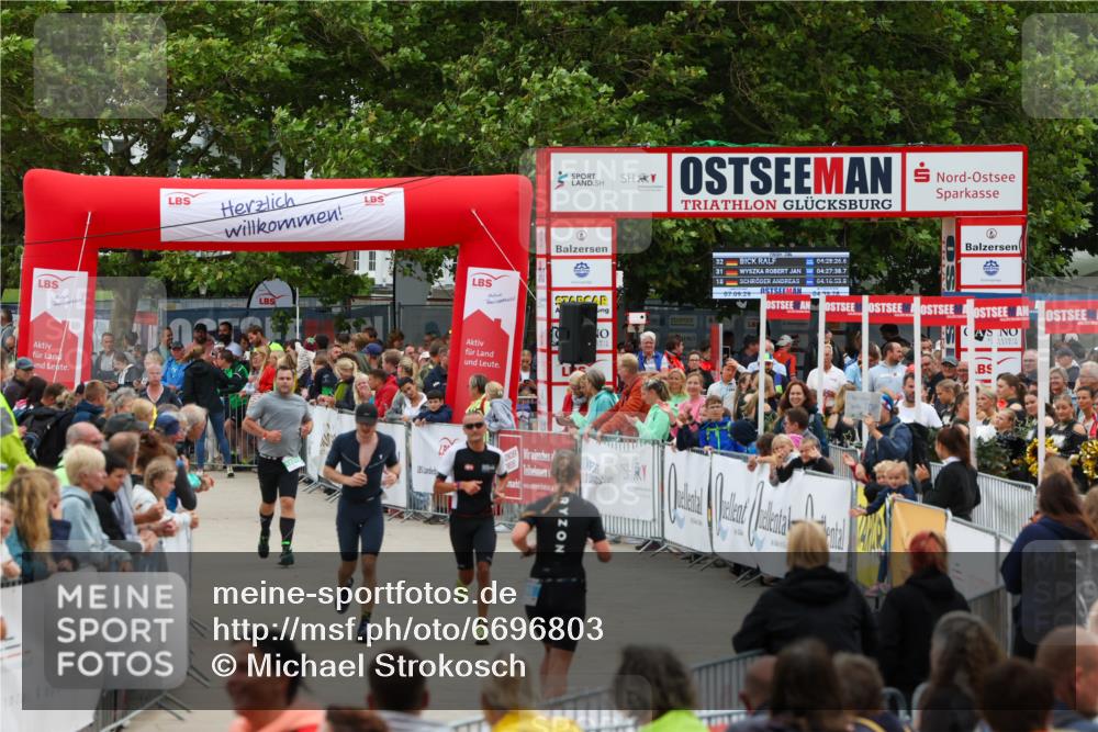 04.08.2024 - OstseeMan Michael Strokosch http://msf.ph/oto/6696803 04.08.2024 13:54:19 Laufen 133, 228, 323, 350, 378, 398, 466, 524, 617, 622, 631, 683, 736, 748, 774, 871, 919, 978, 1237 meine-sportfotos.de
