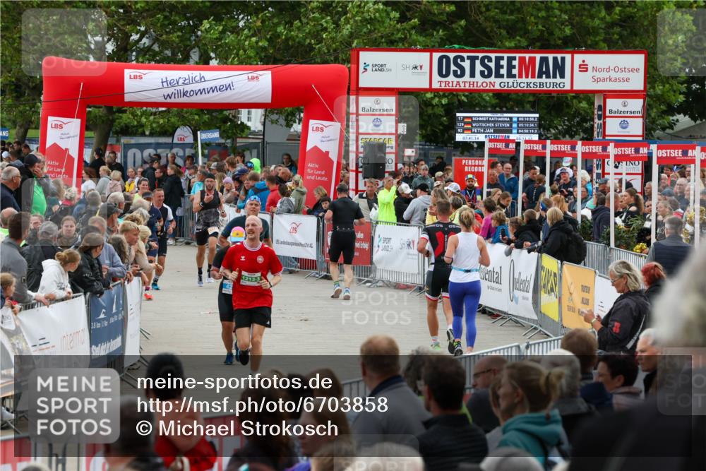 04.08.2024 - OstseeMan Michael Strokosch http://msf.ph/oto/6703858 04.08.2024 14:26:04 Laufen 425, 433, 460, 534, 614, 683, 711, 746, 851, 929, 930, 1112, 1135, 1137, 1185, 1213, 1253, 1267, 1270 meine-sportfotos.de