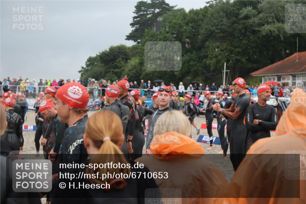 04.08.2024 - OstseeMan H.Heesch http://msf.ph/oto/6710653 04.08.2024 06:40:21 Bevor dem Schwimmen  meine-sportfotos.de