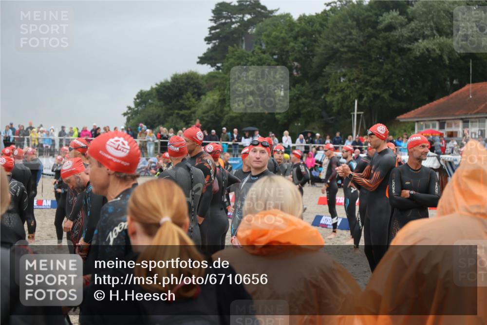 04.08.2024 - OstseeMan H.Heesch http://msf.ph/oto/6710656 04.08.2024 06:40:21 Bevor dem Schwimmen  meine-sportfotos.de