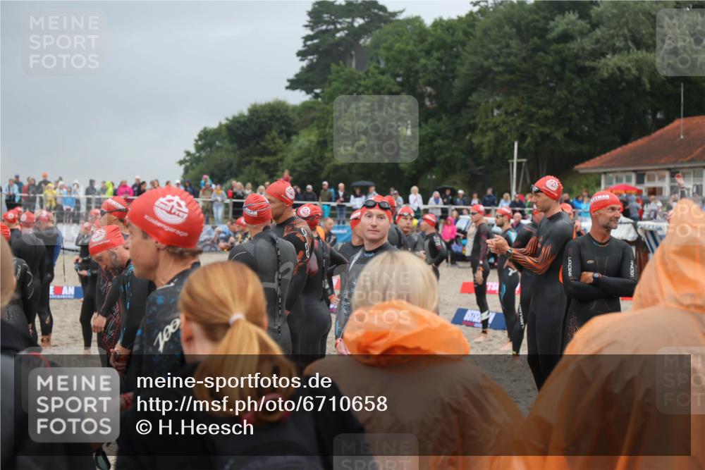 04.08.2024 - OstseeMan H.Heesch http://msf.ph/oto/6710658 04.08.2024 06:40:21 Bevor dem Schwimmen  meine-sportfotos.de