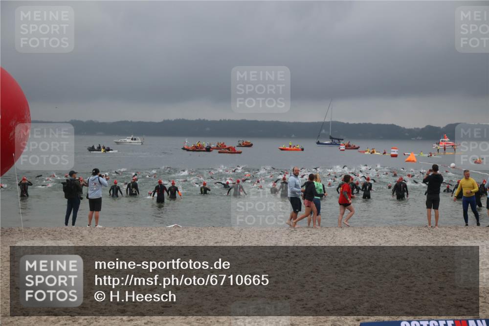 04.08.2024 - OstseeMan H.Heesch http://msf.ph/oto/6710665 04.08.2024 06:45:27 Bevor dem Schwimmen  meine-sportfotos.de