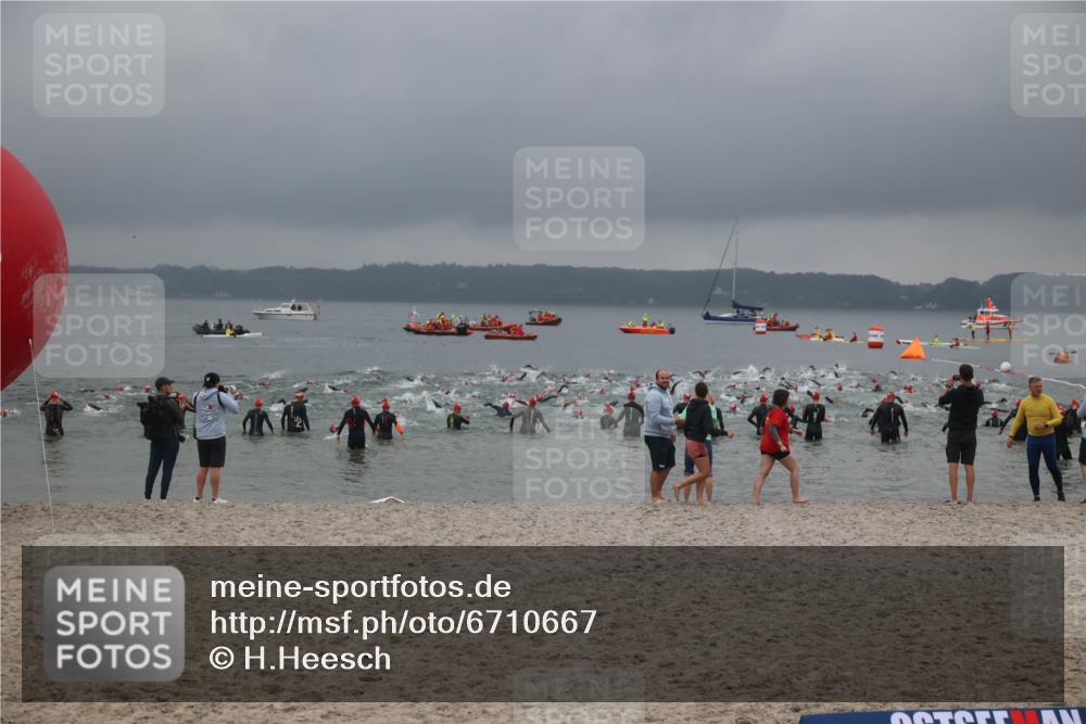 04.08.2024 - OstseeMan H.Heesch http://msf.ph/oto/6710667 04.08.2024 06:45:27 Bevor dem Schwimmen  meine-sportfotos.de