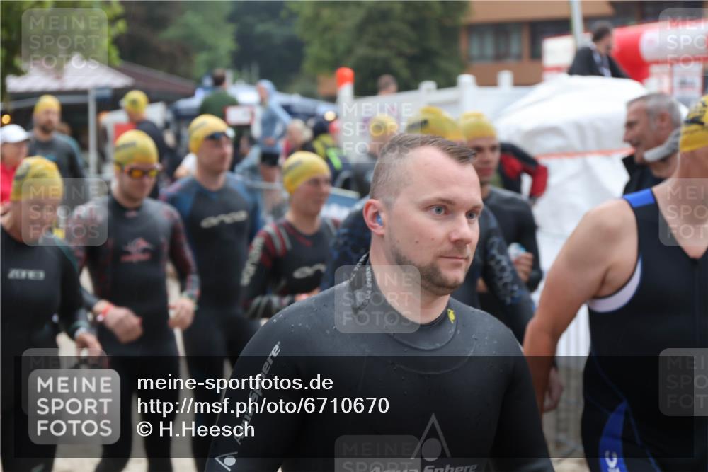 04.08.2024 - OstseeMan H.Heesch http://msf.ph/oto/6710670 04.08.2024 06:48:43 Bevor dem Schwimmen  meine-sportfotos.de