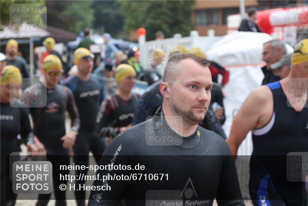 04.08.2024 - OstseeMan H.Heesch http://msf.ph/oto/6710671 04.08.2024 06:48:43 Bevor dem Schwimmen  meine-sportfotos.de