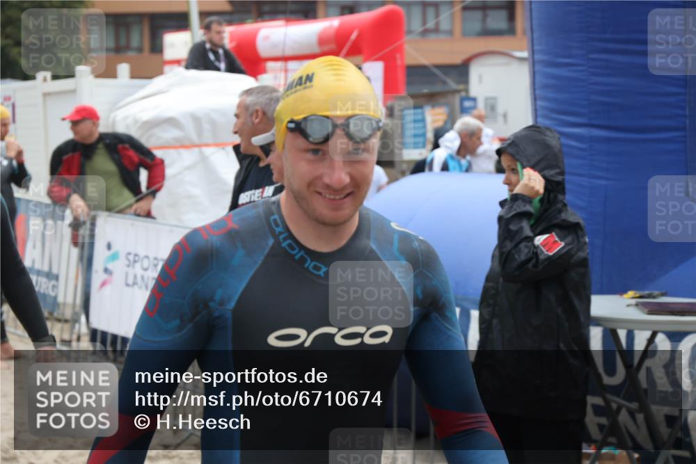 04.08.2024 - OstseeMan H.Heesch http://msf.ph/oto/6710674 04.08.2024 06:48:49 Bevor dem Schwimmen  meine-sportfotos.de