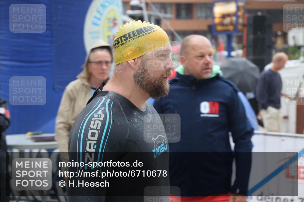 04.08.2024 - OstseeMan H.Heesch http://msf.ph/oto/6710678 04.08.2024 06:48:52 Bevor dem Schwimmen  meine-sportfotos.de