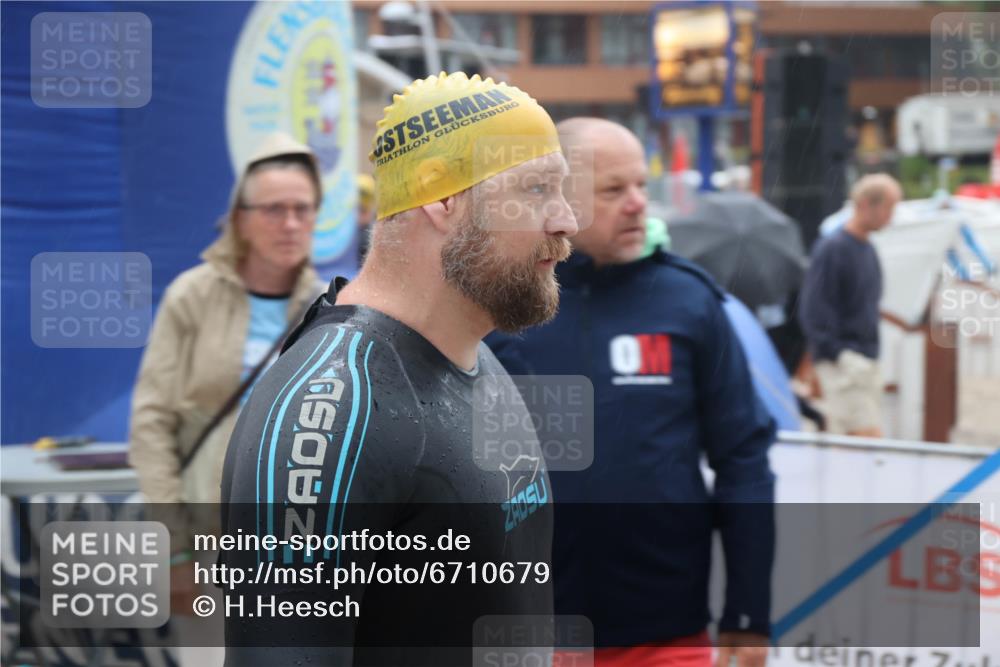 04.08.2024 - OstseeMan H.Heesch http://msf.ph/oto/6710679 04.08.2024 06:48:52 Bevor dem Schwimmen  meine-sportfotos.de