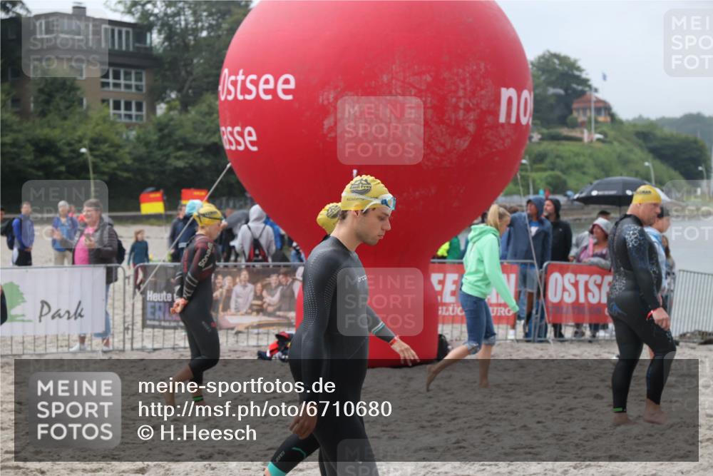 04.08.2024 - OstseeMan H.Heesch http://msf.ph/oto/6710680 04.08.2024 06:49:23 Bevor dem Schwimmen  meine-sportfotos.de