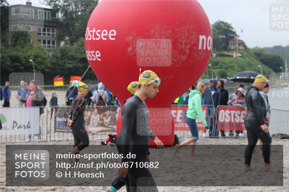 04.08.2024 - OstseeMan H.Heesch http://msf.ph/oto/6710682 04.08.2024 06:49:23 Bevor dem Schwimmen  meine-sportfotos.de