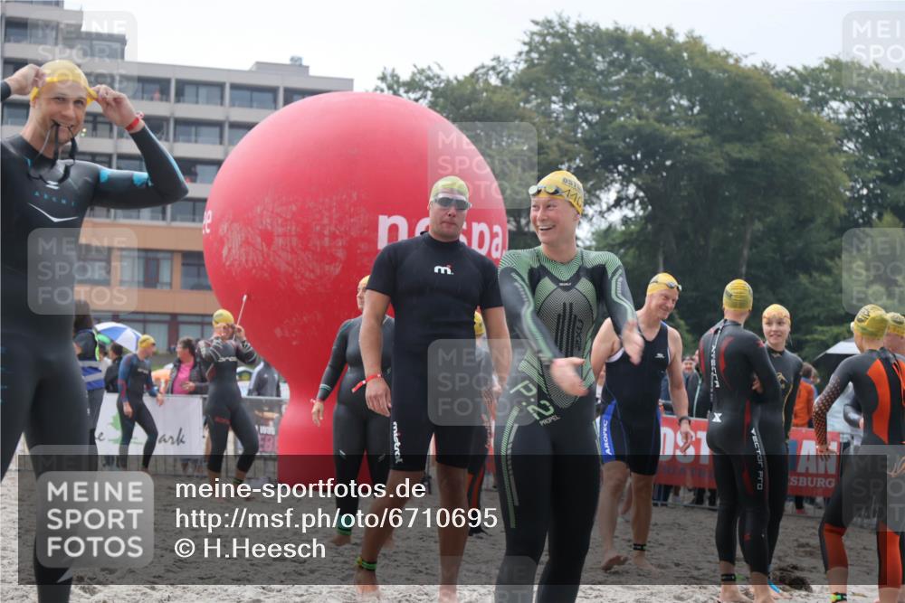04.08.2024 - OstseeMan H.Heesch http://msf.ph/oto/6710695 04.08.2024 06:49:43 Bevor dem Schwimmen  meine-sportfotos.de