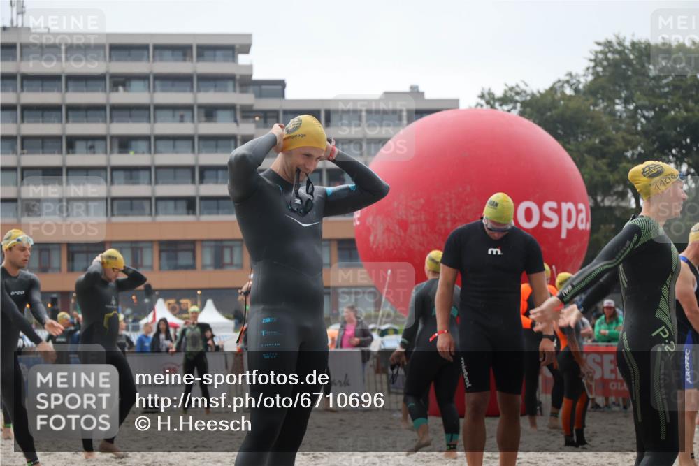 04.08.2024 - OstseeMan H.Heesch http://msf.ph/oto/6710696 04.08.2024 06:49:46 Bevor dem Schwimmen  meine-sportfotos.de