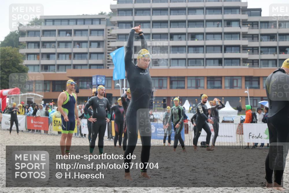 04.08.2024 - OstseeMan H.Heesch http://msf.ph/oto/6710704 04.08.2024 06:49:58 Bevor dem Schwimmen  meine-sportfotos.de