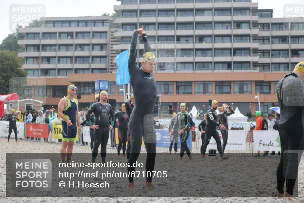 04.08.2024 - OstseeMan H.Heesch http://msf.ph/oto/6710705 04.08.2024 06:49:58 Bevor dem Schwimmen  meine-sportfotos.de