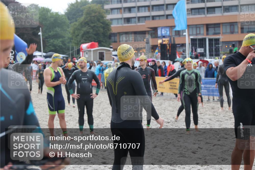 04.08.2024 - OstseeMan H.Heesch http://msf.ph/oto/6710707 04.08.2024 06:50:12 Bevor dem Schwimmen  meine-sportfotos.de