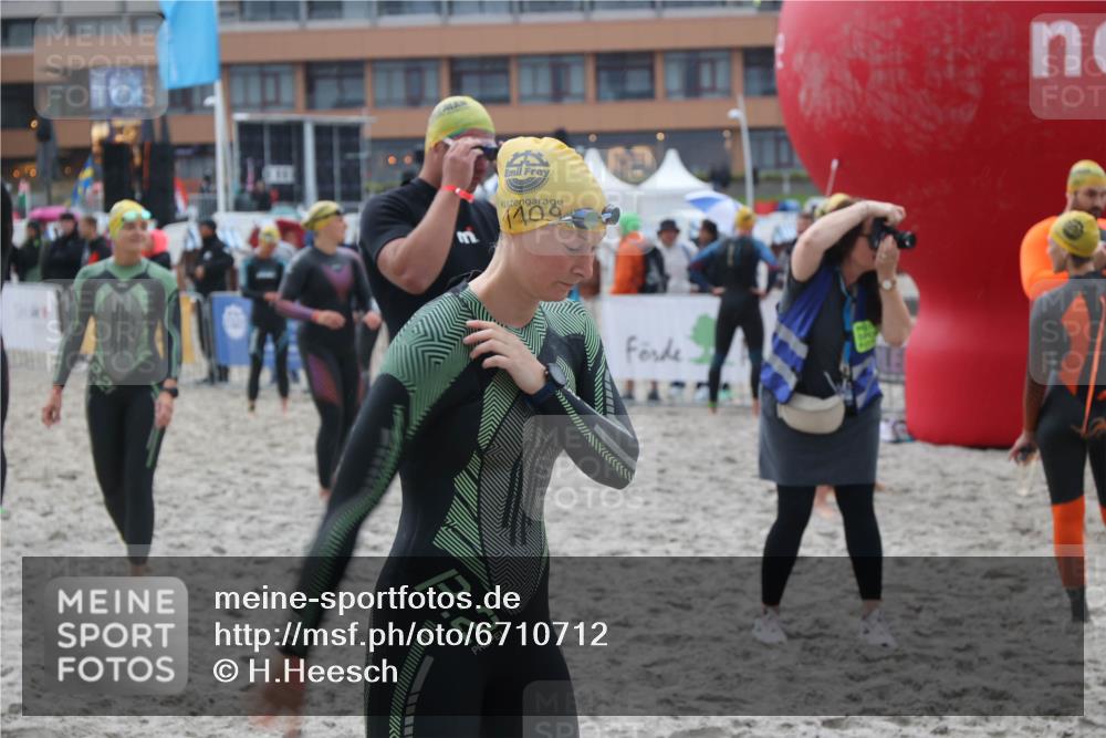 04.08.2024 - OstseeMan H.Heesch http://msf.ph/oto/6710712 04.08.2024 06:50:15 Bevor dem Schwimmen  meine-sportfotos.de