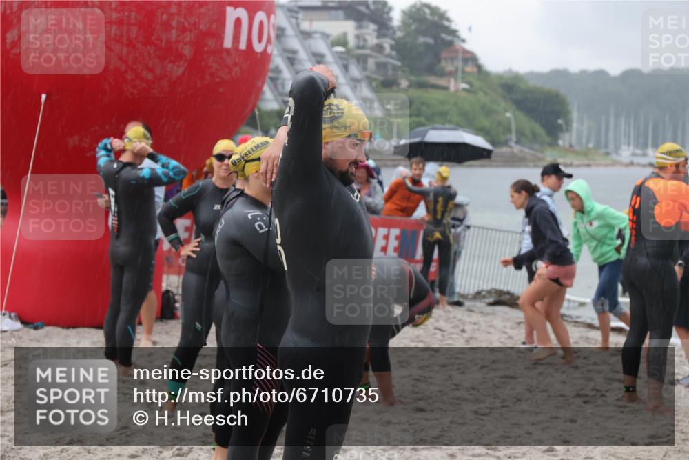 04.08.2024 - OstseeMan H.Heesch http://msf.ph/oto/6710735 04.08.2024 06:50:56 Bevor dem Schwimmen  meine-sportfotos.de