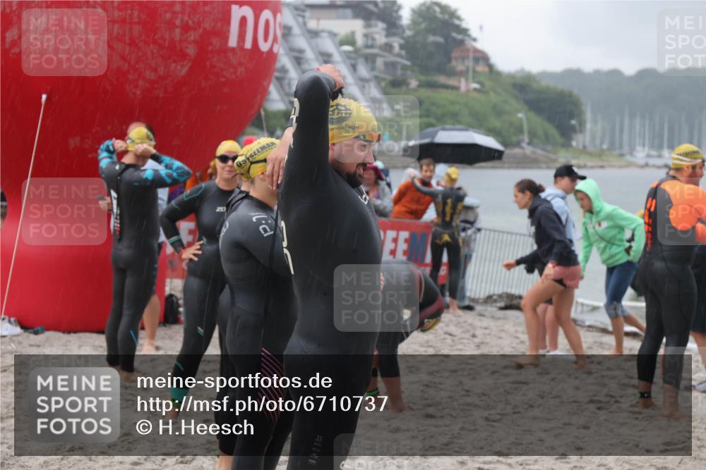 04.08.2024 - OstseeMan H.Heesch http://msf.ph/oto/6710737 04.08.2024 06:50:56 Bevor dem Schwimmen  meine-sportfotos.de