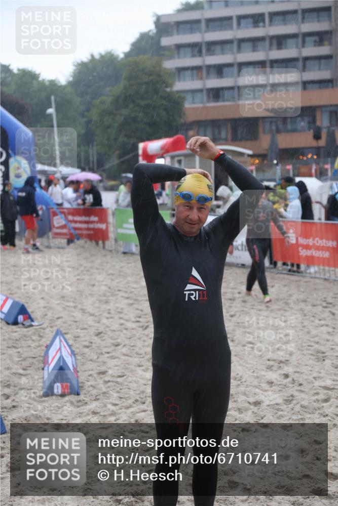 04.08.2024 - OstseeMan H.Heesch http://msf.ph/oto/6710741 04.08.2024 06:51:06 Bevor dem Schwimmen  meine-sportfotos.de