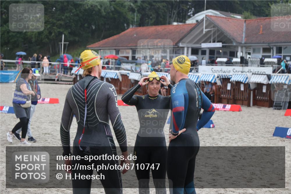 04.08.2024 - OstseeMan H.Heesch http://msf.ph/oto/6710747 04.08.2024 06:51:40 Bevor dem Schwimmen  meine-sportfotos.de