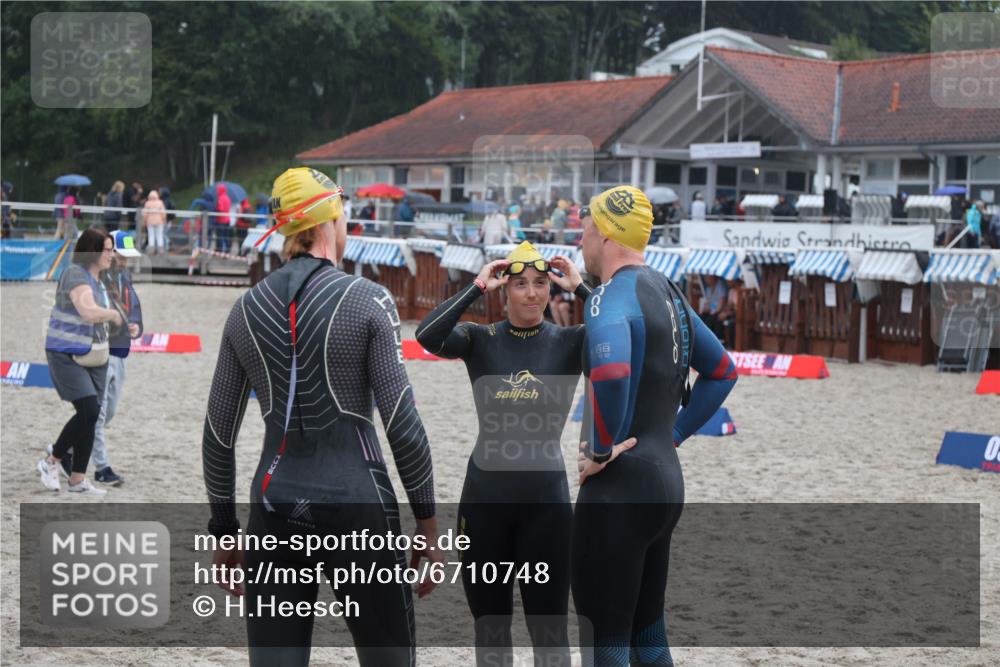 04.08.2024 - OstseeMan H.Heesch http://msf.ph/oto/6710748 04.08.2024 06:51:40 Bevor dem Schwimmen  meine-sportfotos.de