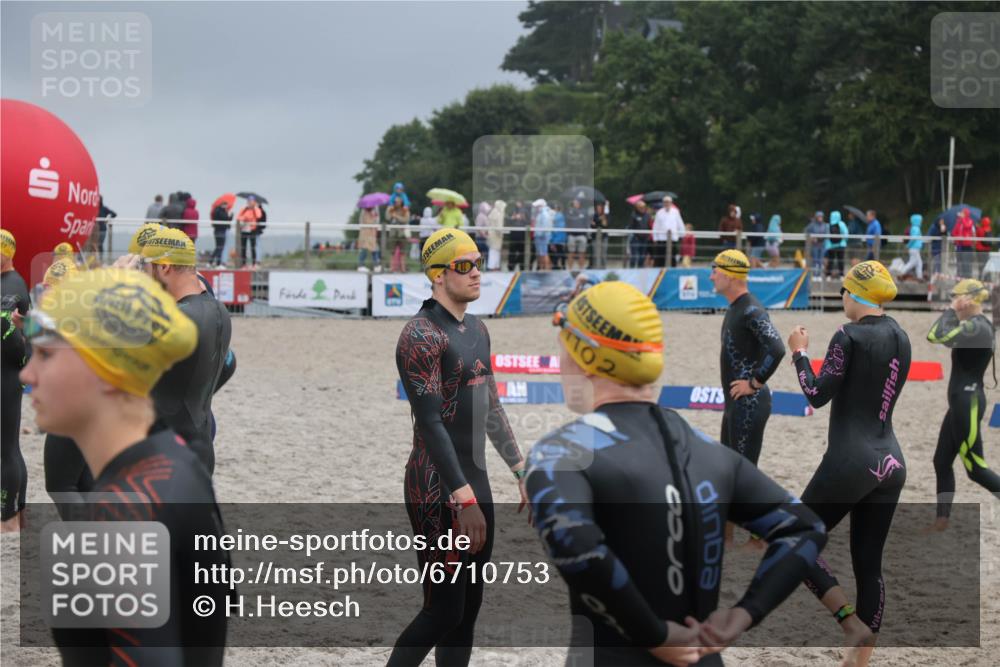 04.08.2024 - OstseeMan H.Heesch http://msf.ph/oto/6710753 04.08.2024 06:52:16 Bevor dem Schwimmen  meine-sportfotos.de