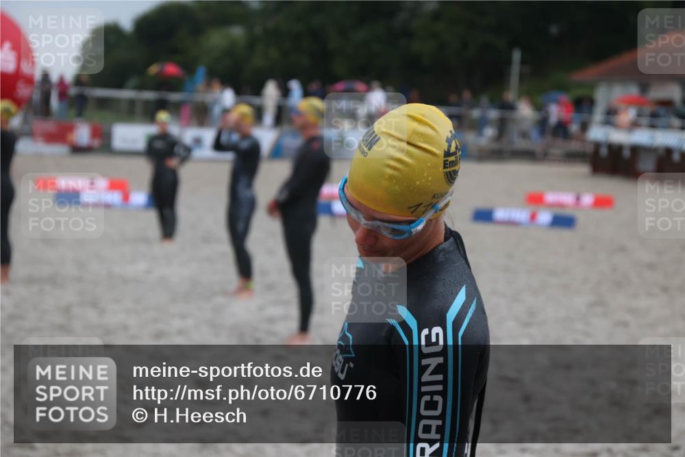 04.08.2024 - OstseeMan H.Heesch http://msf.ph/oto/6710776 04.08.2024 06:53:52 Bevor dem Schwimmen  meine-sportfotos.de