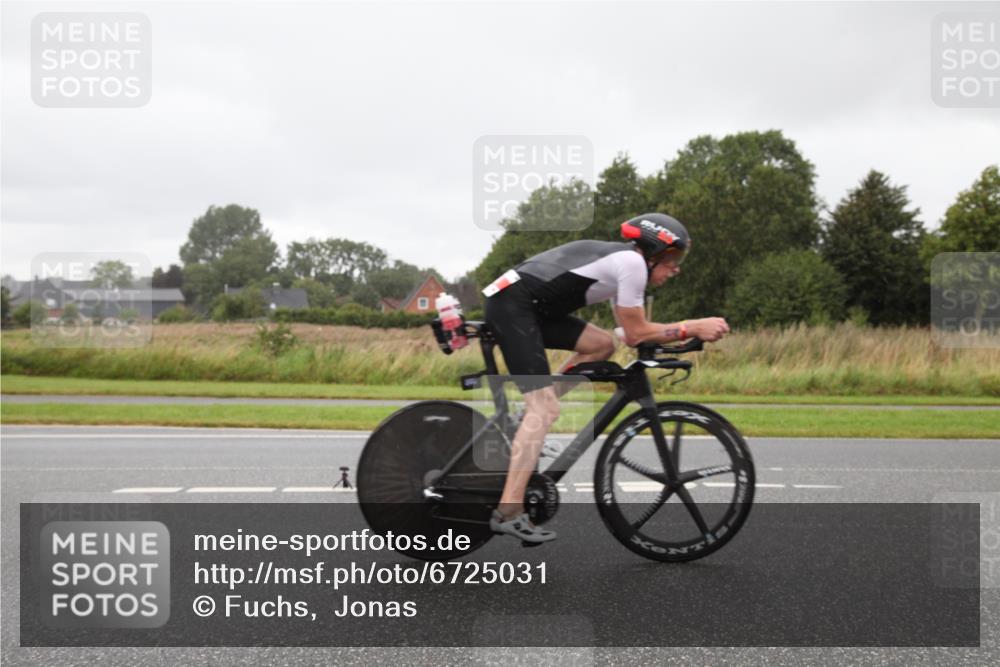 04.08.2024 - OstseeMan Fuchs,  Jonas http://msf.ph/oto/6725031 04.08.2024 09:55:21 Radfahren 54, 141 meine-sportfotos.de
