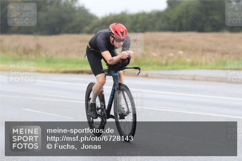 04.08.2024 - OstseeMan Fuchs,  Jonas http://msf.ph/oto/6728143 04.08.2024 10:15:38 Radfahren 80, 95, 222, 296 meine-sportfotos.de