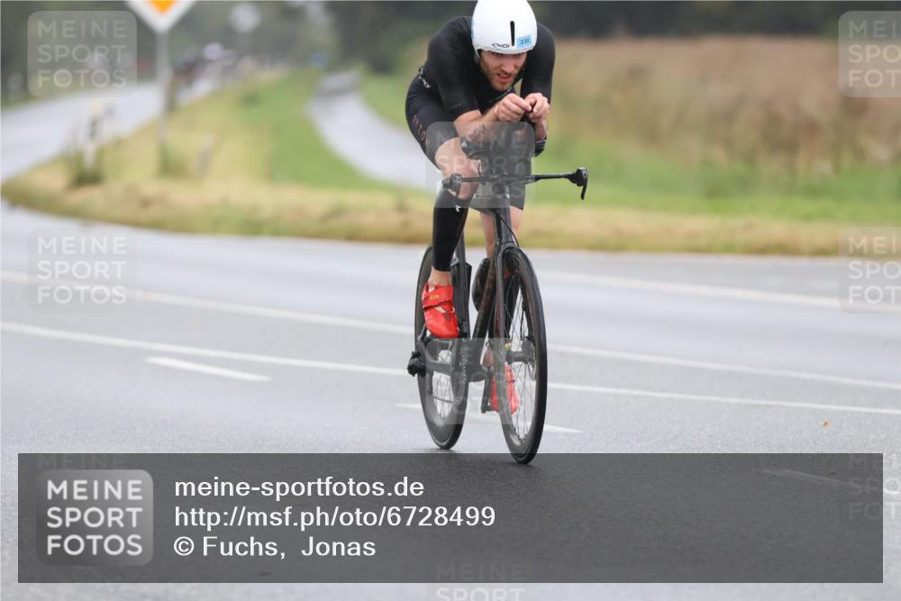 04.08.2024 - OstseeMan Fuchs,  Jonas http://msf.ph/oto/6728499 04.08.2024 10:16:34 Radfahren 15, 33, 215, 218, 230, 258, 285 meine-sportfotos.de