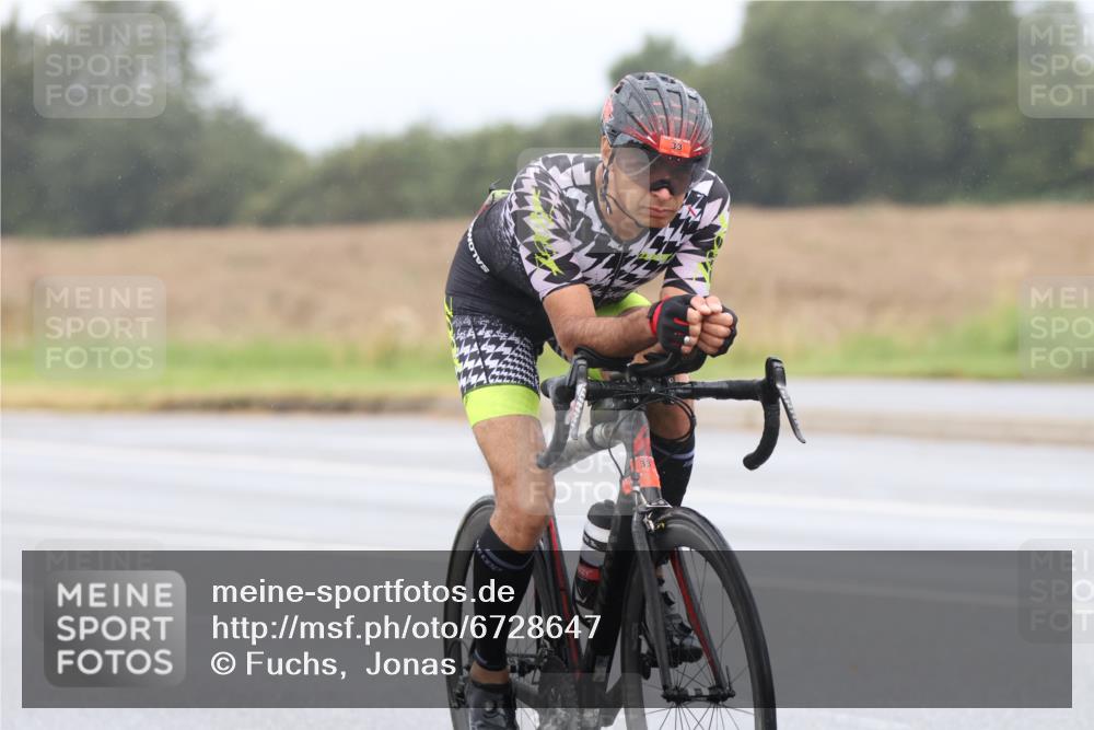 04.08.2024 - OstseeMan Fuchs,  Jonas http://msf.ph/oto/6728647 04.08.2024 10:16:39 Radfahren 33, 215, 218, 227, 230, 239 meine-sportfotos.de