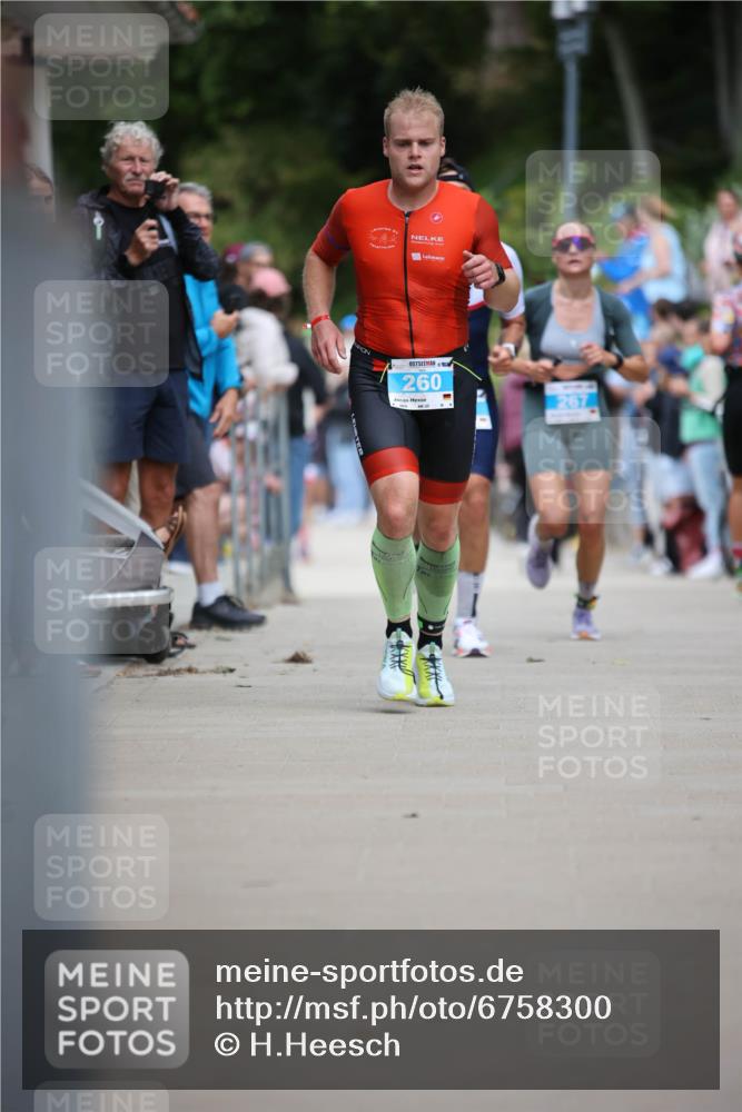 04.08.2024 - OstseeMan H.Heesch http://msf.ph/oto/6758300 04.08.2024 13:33:40 Laufen 60, 119, 260, 267, 321, 521, 571, 668, 694, 757, 830, 941, 1158, 1182, 1239, 1254, 1264 meine-sportfotos.de
