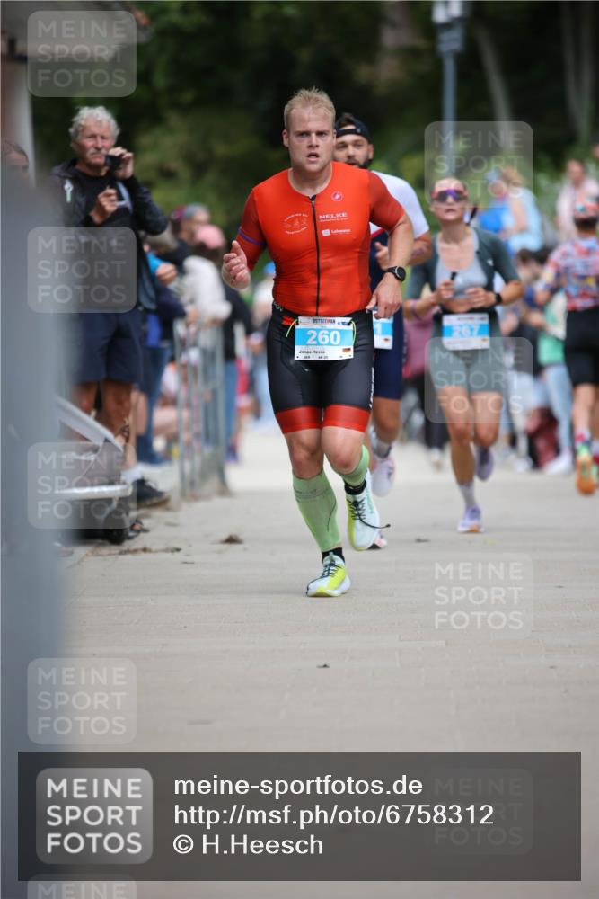 04.08.2024 - OstseeMan H.Heesch http://msf.ph/oto/6758312 04.08.2024 13:33:40 Laufen 60, 119, 260, 267, 321, 521, 571, 668, 694, 757, 830, 941, 1158, 1182, 1239, 1254, 1264 meine-sportfotos.de