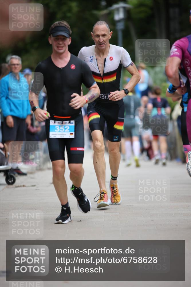 04.08.2024 - OstseeMan H.Heesch http://msf.ph/oto/6758628 04.08.2024 13:36:15 Laufen 297, 300, 352, 364, 370, 645, 674, 821, 866, 1229 meine-sportfotos.de