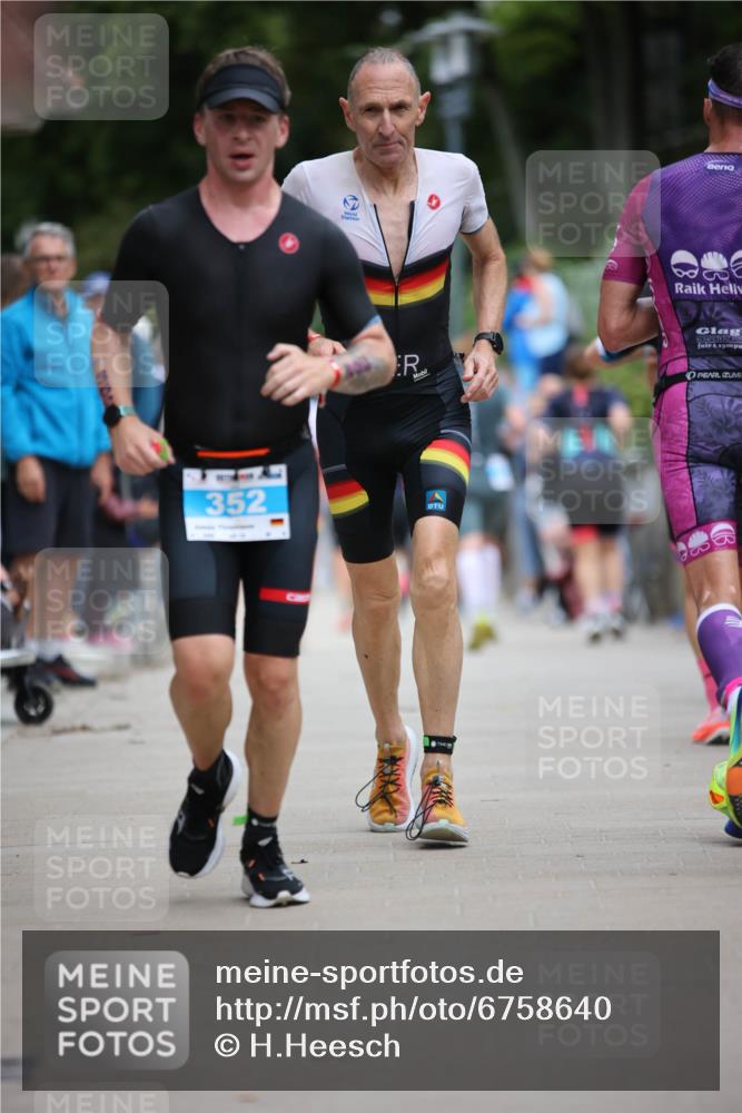 04.08.2024 - OstseeMan H.Heesch http://msf.ph/oto/6758640 04.08.2024 13:36:15 Laufen 297, 300, 352, 364, 370, 645, 674, 821, 866, 1229 meine-sportfotos.de